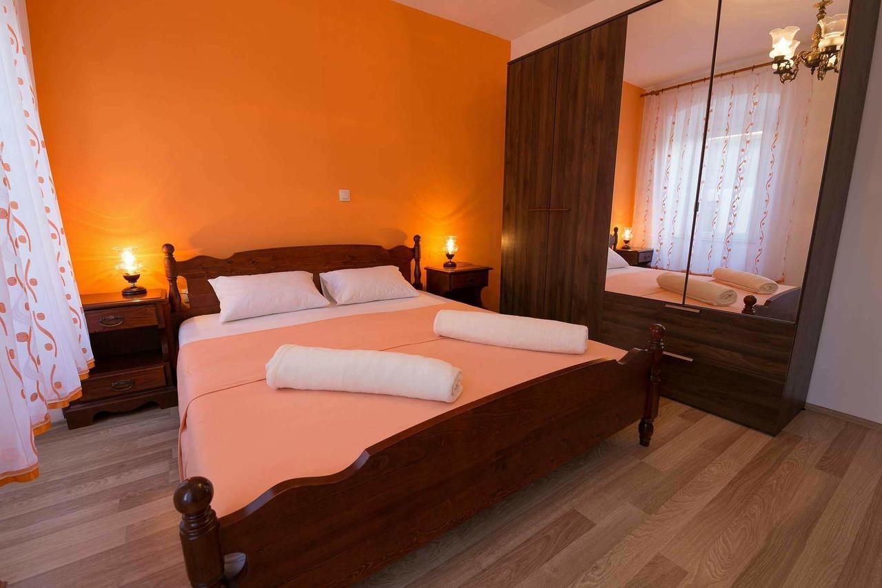Apartmani Pod Nehajem Сень Екстер'єр фото